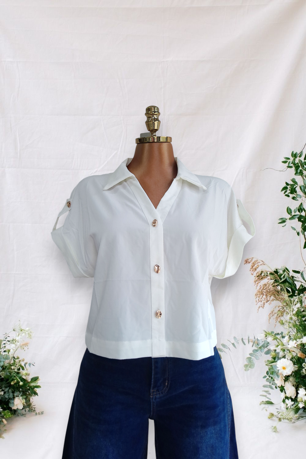 CAMISA BLANCA CORTA ANCHA DE 3 BOTONES MANGAS MEGAS CORTAS