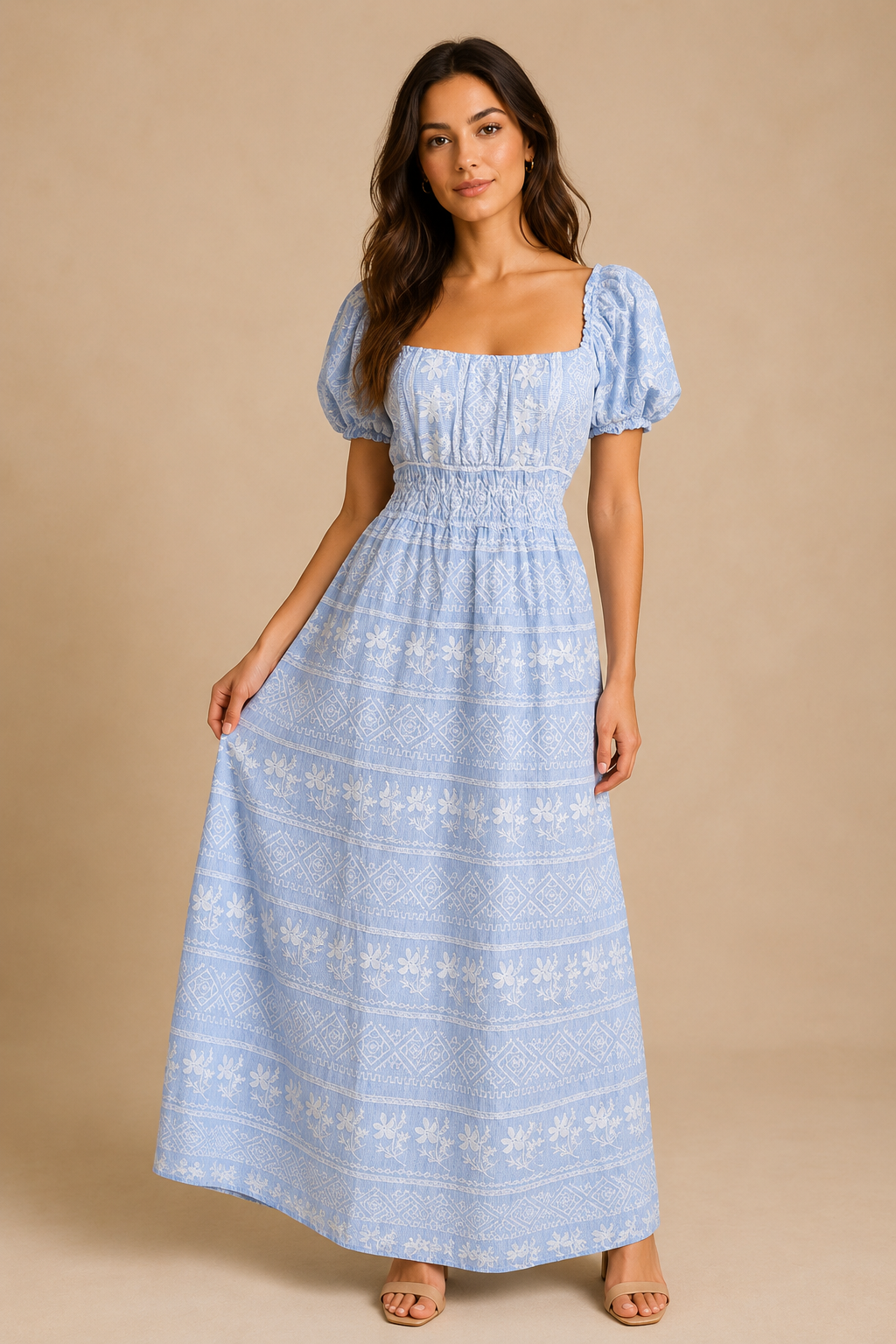 VESTIDO AZUL CCELESTE CON BORDADOS BLANCOS