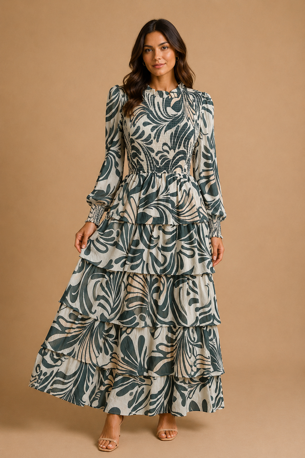 VESTIDO CREMA CON VERDE DE MANGA LARGA Y REVUELO LA FALDA