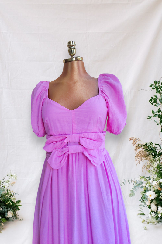 VESTIDO ROSADO DE CHONGOS EN LA CINTURA