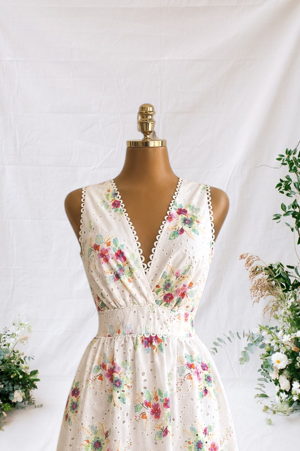 VESTIDO BLANCO SIN MANGAS FLOREADO