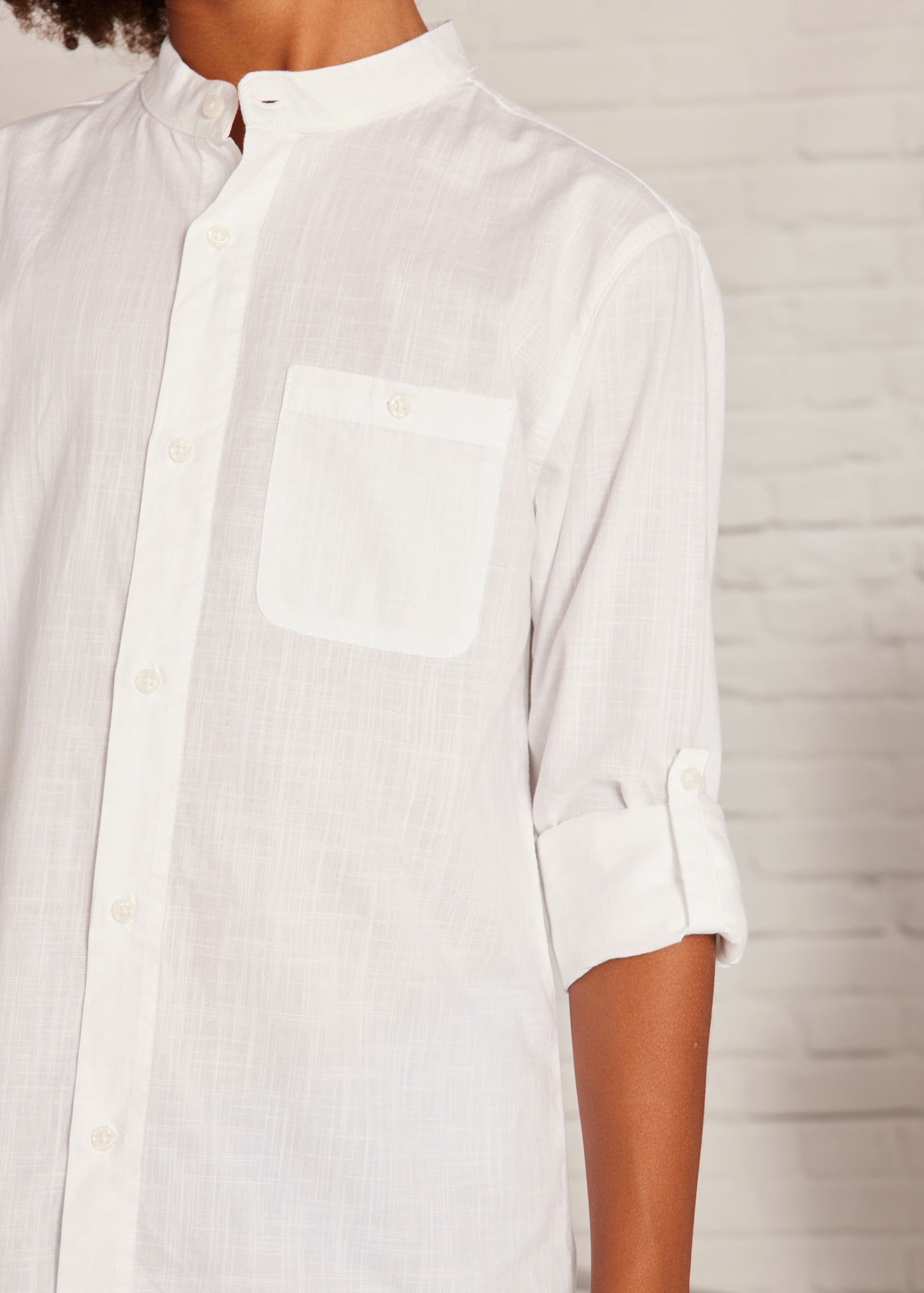 Camisa de botones con cuello chino