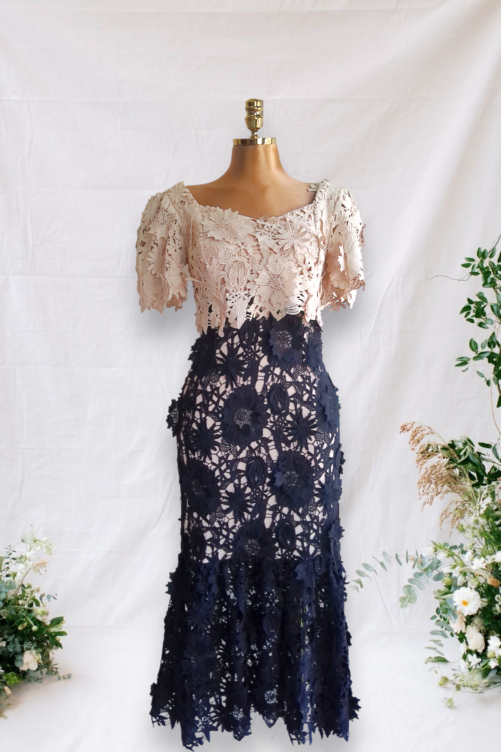 VESTIDO CREMA CON NEGRO