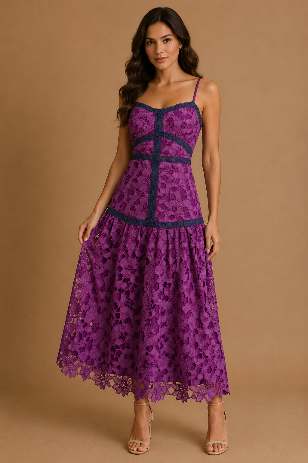 VESTIDO OCRE DE TIRANTES CON APLOCACION NEGRA