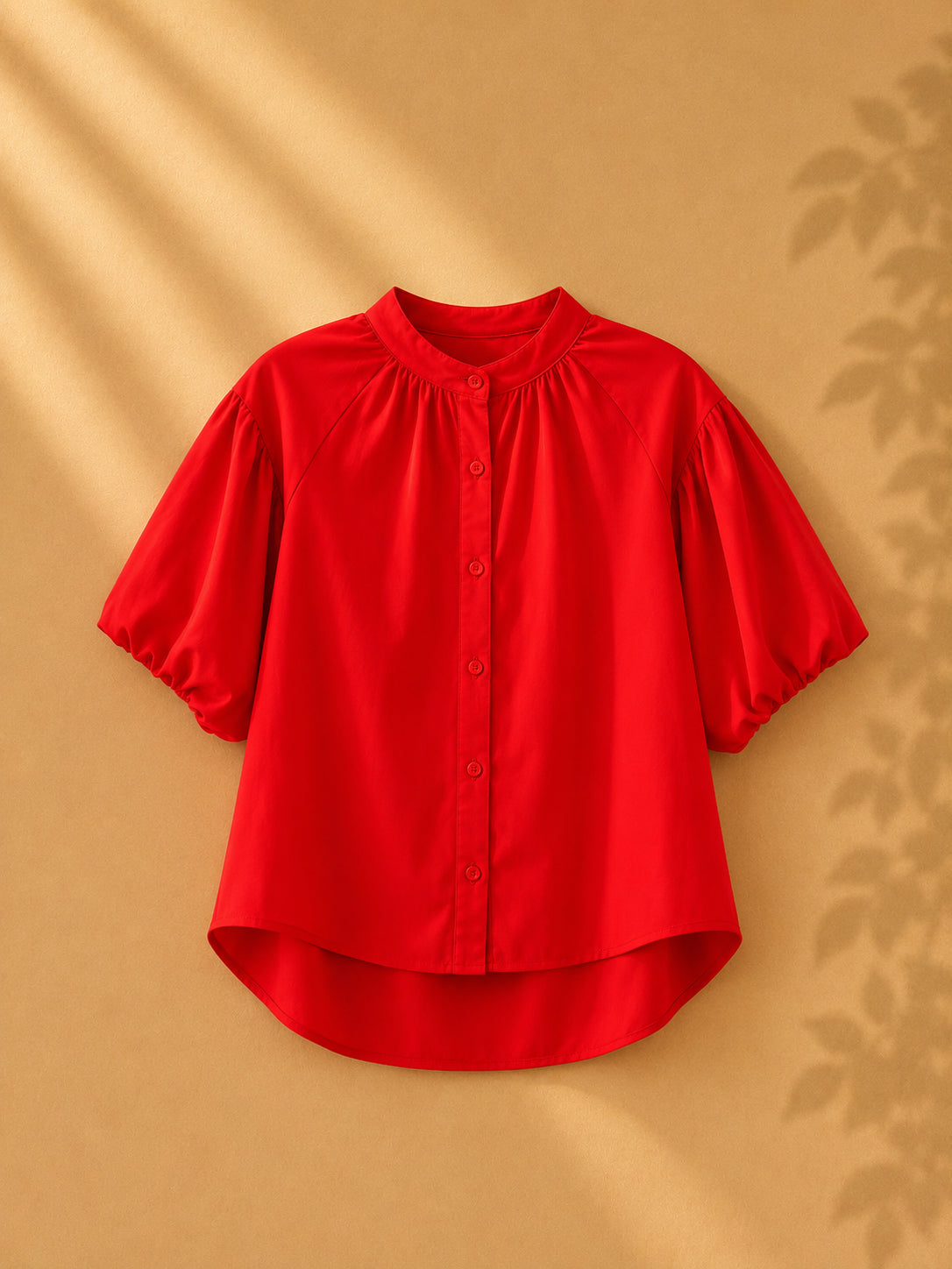 CAMISA ROJA DE BOTONES Y MANGAS BONBACHAS