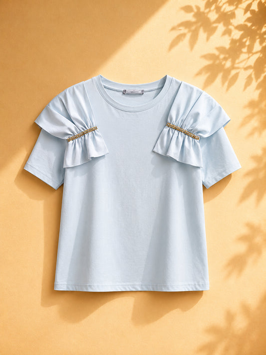 CAMISA AZUL CLARITO CON TELA PLATEADA EN LAS MANGAS Y ACCESORIOS PLATEADOS