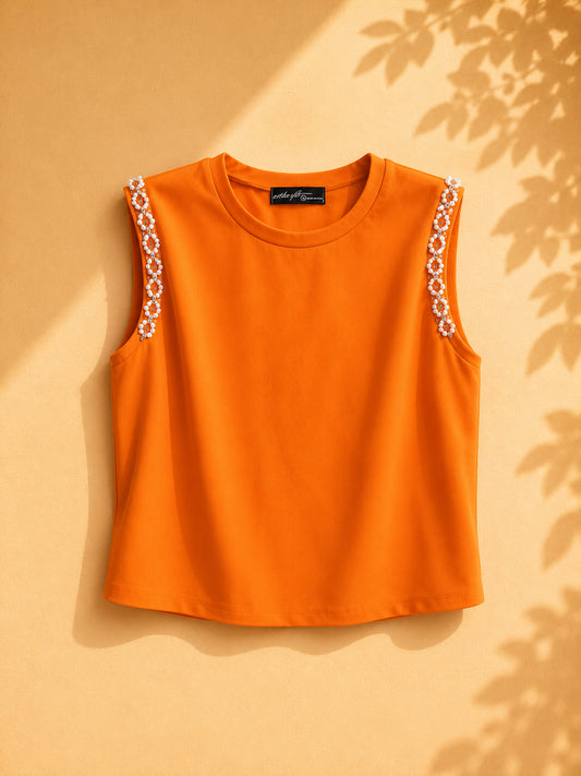 CAMISA ANARANJADA DE MANGAS CORTAS DE PERLAS EN LAS MANGAS