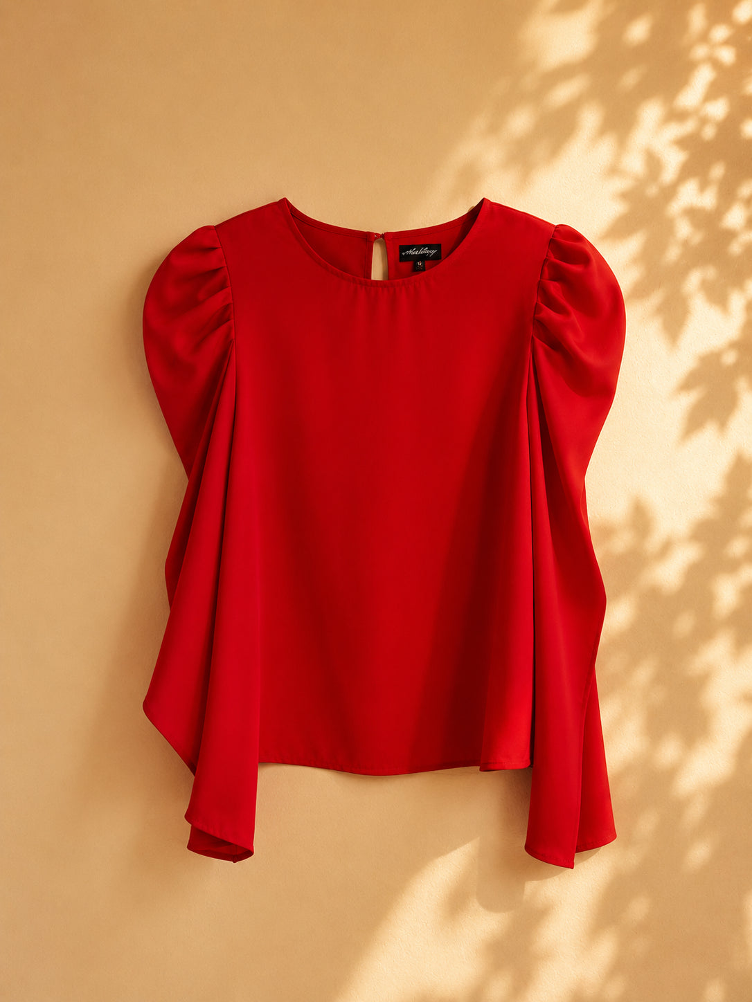 CAMISA MANGA LARGA HOMBRO BONBACHO ROJA CON BRILLOS