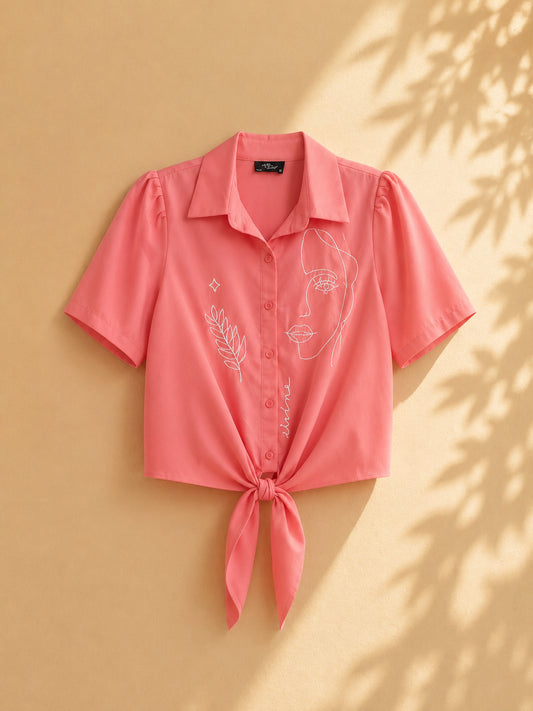 CAMISA COLOR SALMON CON BORDADO DE MUJERES