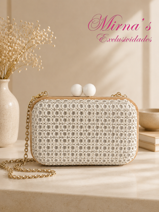 Clutch blanco tejido con cadena dorada