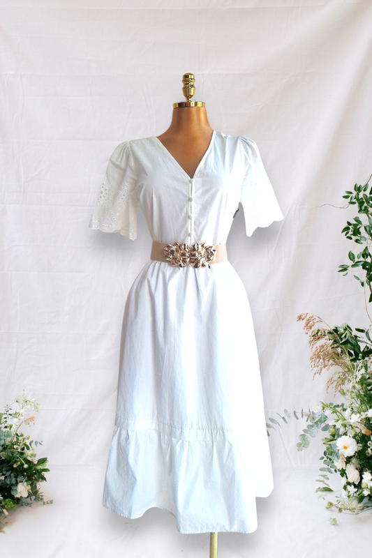VESTIDOS BLANCOS DE MANGAS BORDADAS