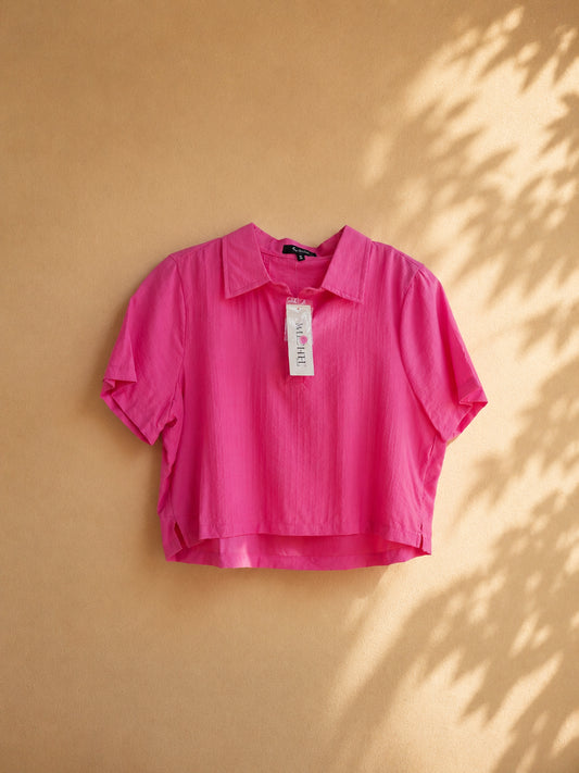 CAMISA CORTA ROSADA DE CUELLO FORMAL