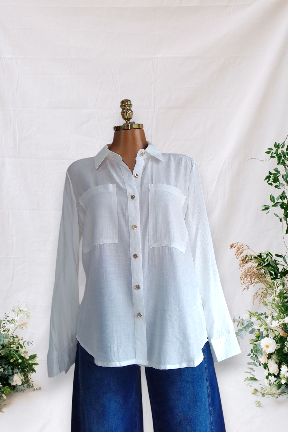 CAMISA MANGA LARGA BLANCA DE DOS BOLSAS