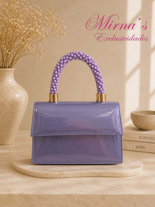 Bolso lila con asa de perlas