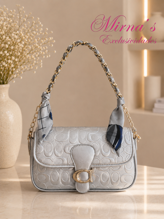 Bolso gris con pañuelo
