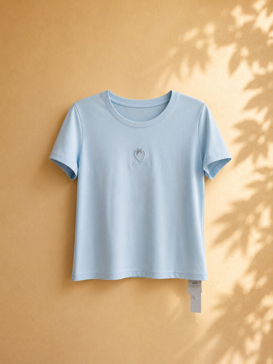 CAMISA CELESTE DE FRESA BORDADA PEQUEÑA