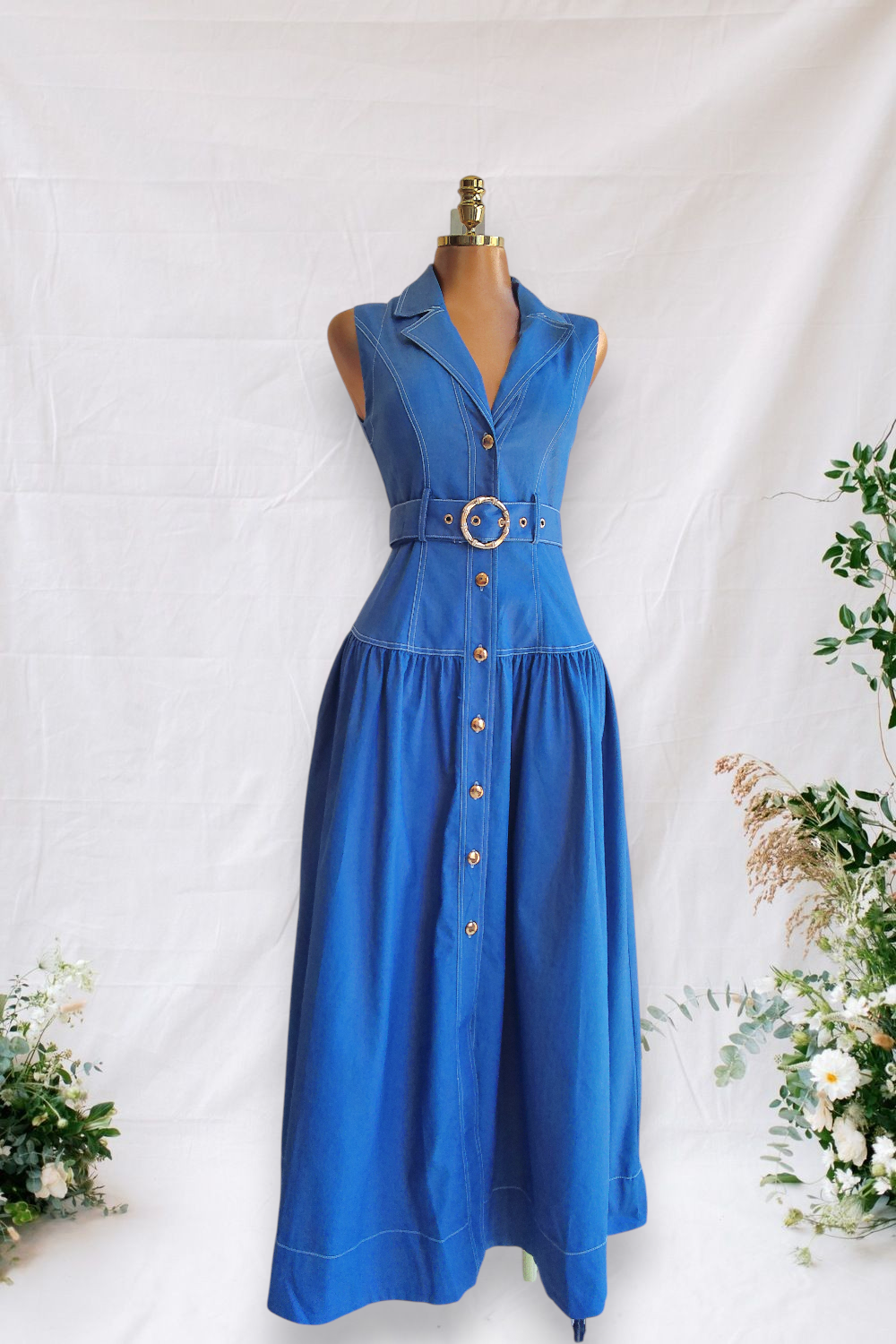 VESTIDO TELA TIPO JEANS DE COSTURAS BLANCAS CON CINTURON