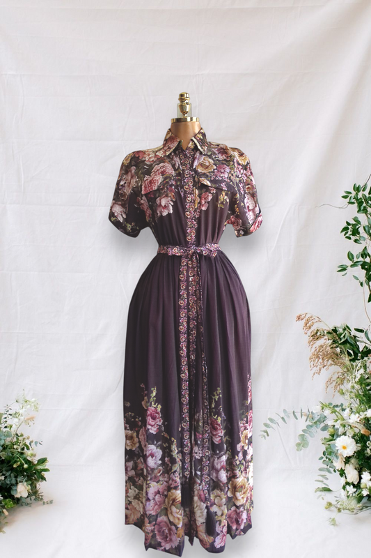 VESTIDO CAFÉ CON FLORES ARRIBA Y ABAJO