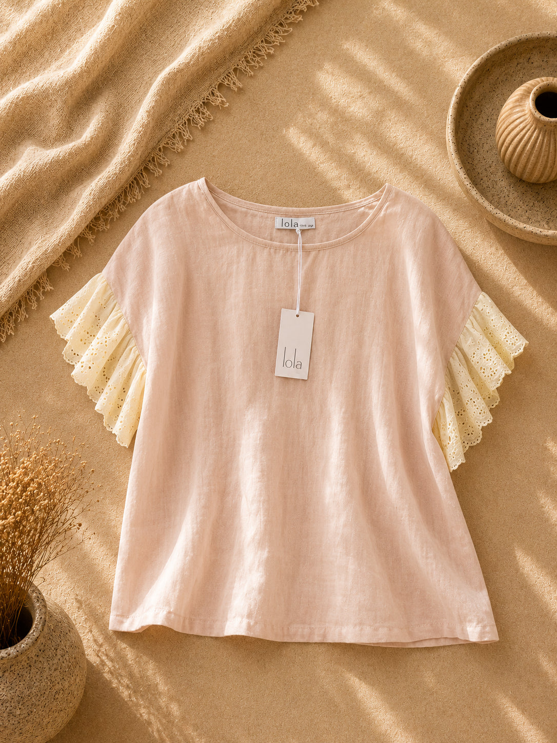 CAMISA LISA BEIGE CON MANGAS AMARILLAS