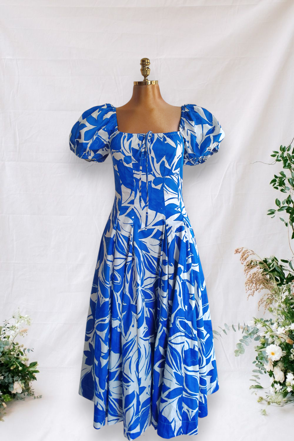 VESTIDO AZUL CON BLANCO