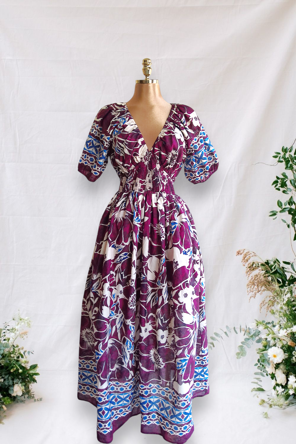 VESTIDO OCRE CON ESTANPADO AZUL Y CREMA