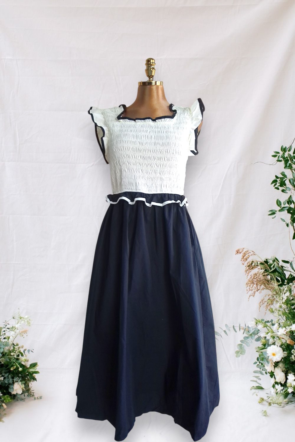 VESTIDO CON FALDA NEGRO DE ELASTICO ARRIBA BLANCO