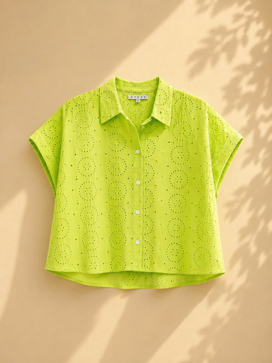 CAMISA VERDE CLARO DE BORDADOS DE AGUJEROS