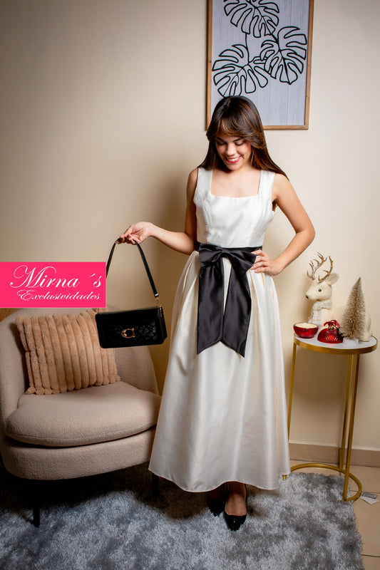 VESTIDO BLANCO CON CINTA NEGRA EN LA CINTURA
