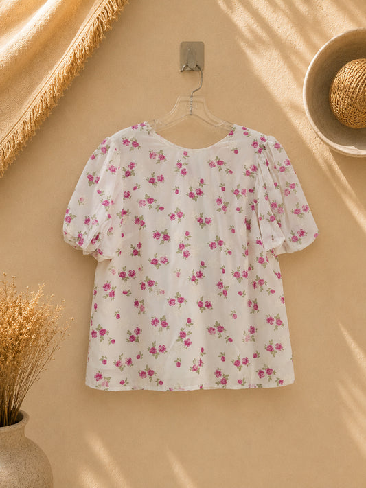 CAMISA BLANCA CON ROSAS ROSADAS PEQUEÑAS Y BLANCAS