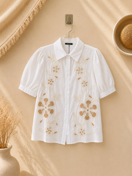 CAMISA DE BOTONES CON BORDADO DE FLORES CAFÉ
