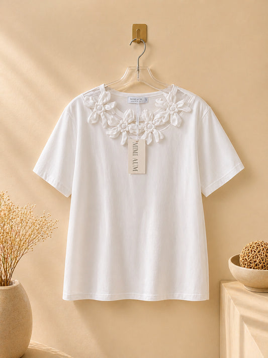 CAMISA BLANCA DE 4 FLORES EN EL CUELLO