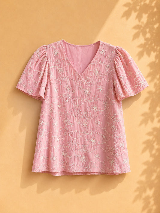 CAMISA ROSA PASTEL CON FLORES BORDADAS BLANCAS