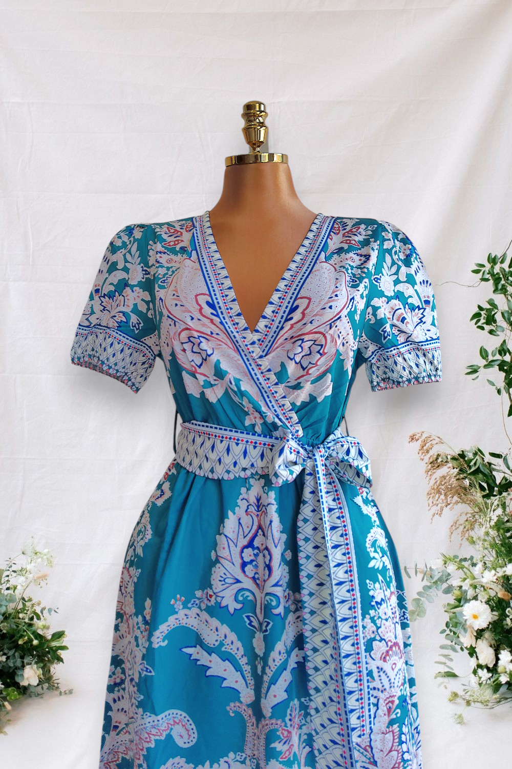 VESTIDO AQUA ESTANPADO DE COLORES CUELO EN V