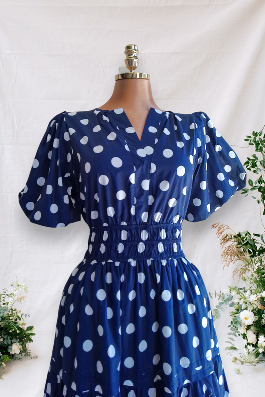 VESTIDO LARGO AZUL DE PUNTOS BLANCOS CON ELASTICO EN LA CINTURA